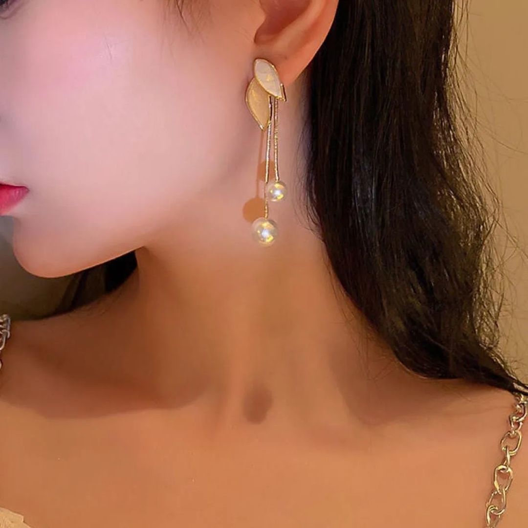 Unique Design Elegant Delicate Light Luxury Pearl Leaf Tassel Earrings Pair