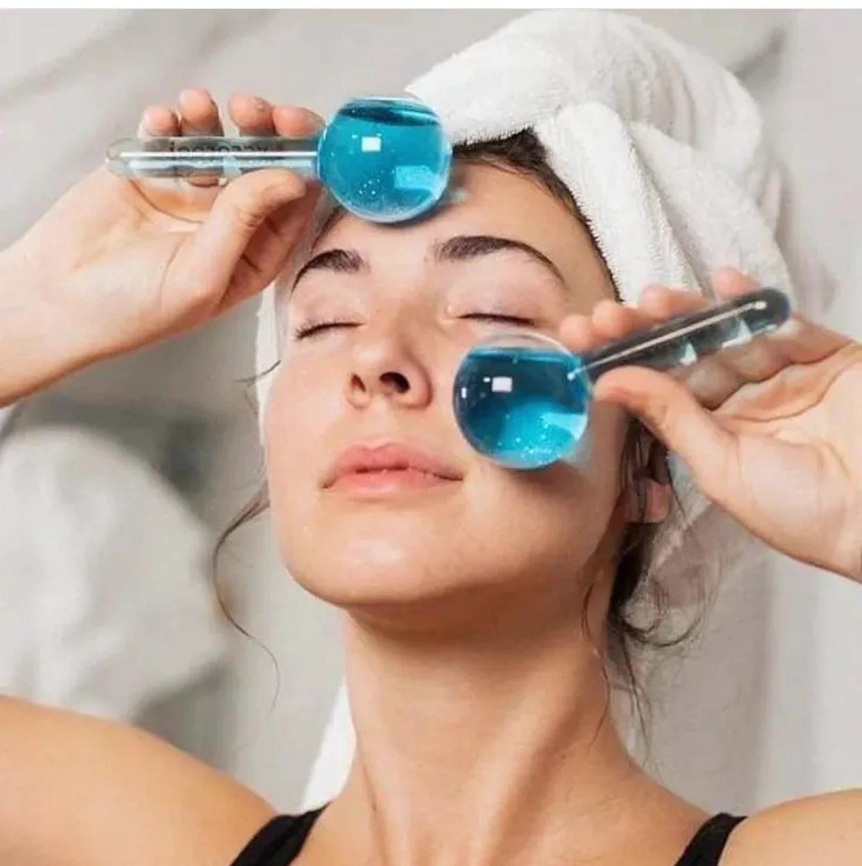 2pcs Crystal Ice Hockey Energy Face Massaging Globes Face Lifting Anti-Wrinkles Ice Roller Anti Aging Health And Skincare Tool